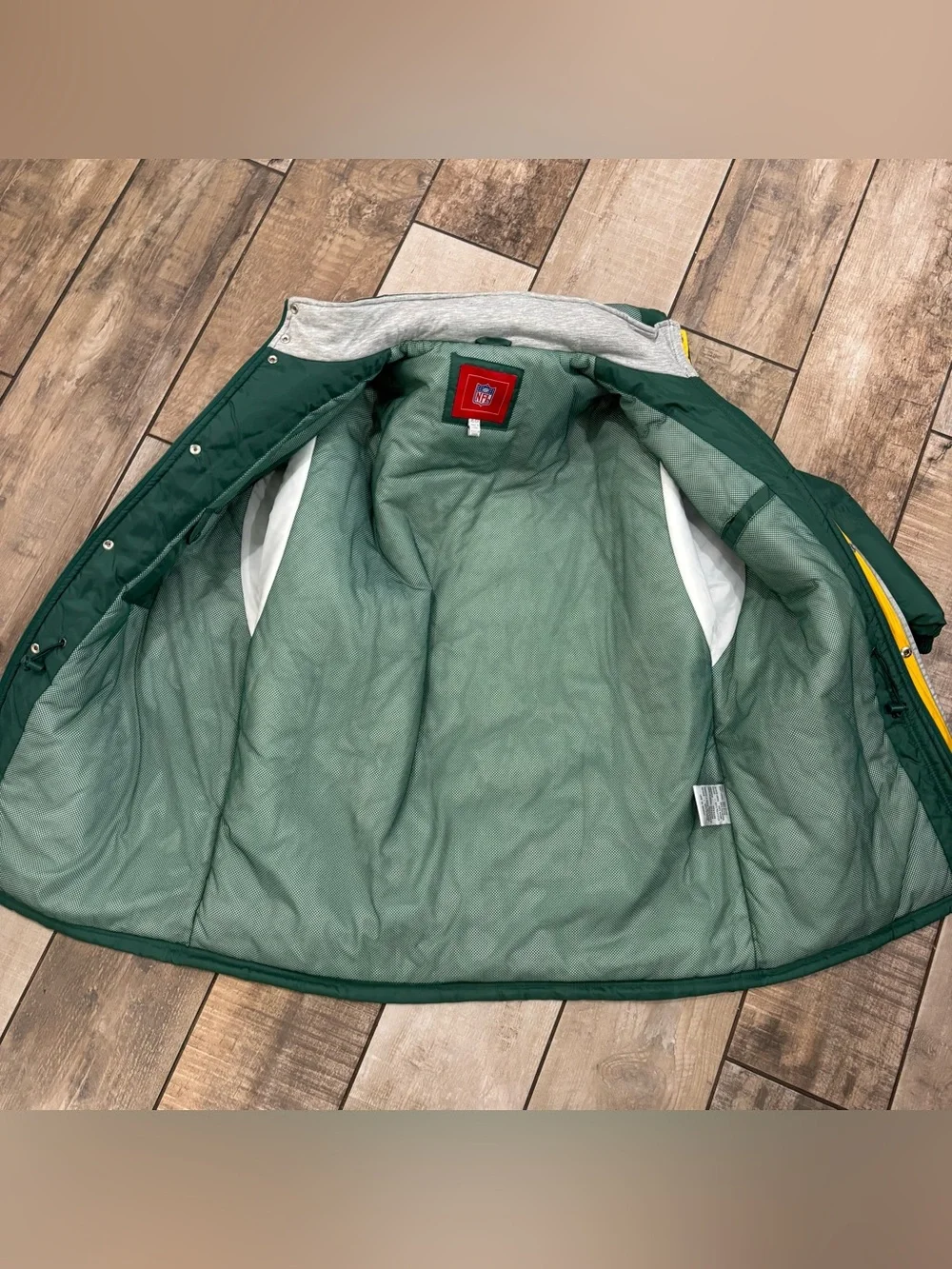 NFL Green Bay Packers green heavyweight puffer jacket  men’s size XL
